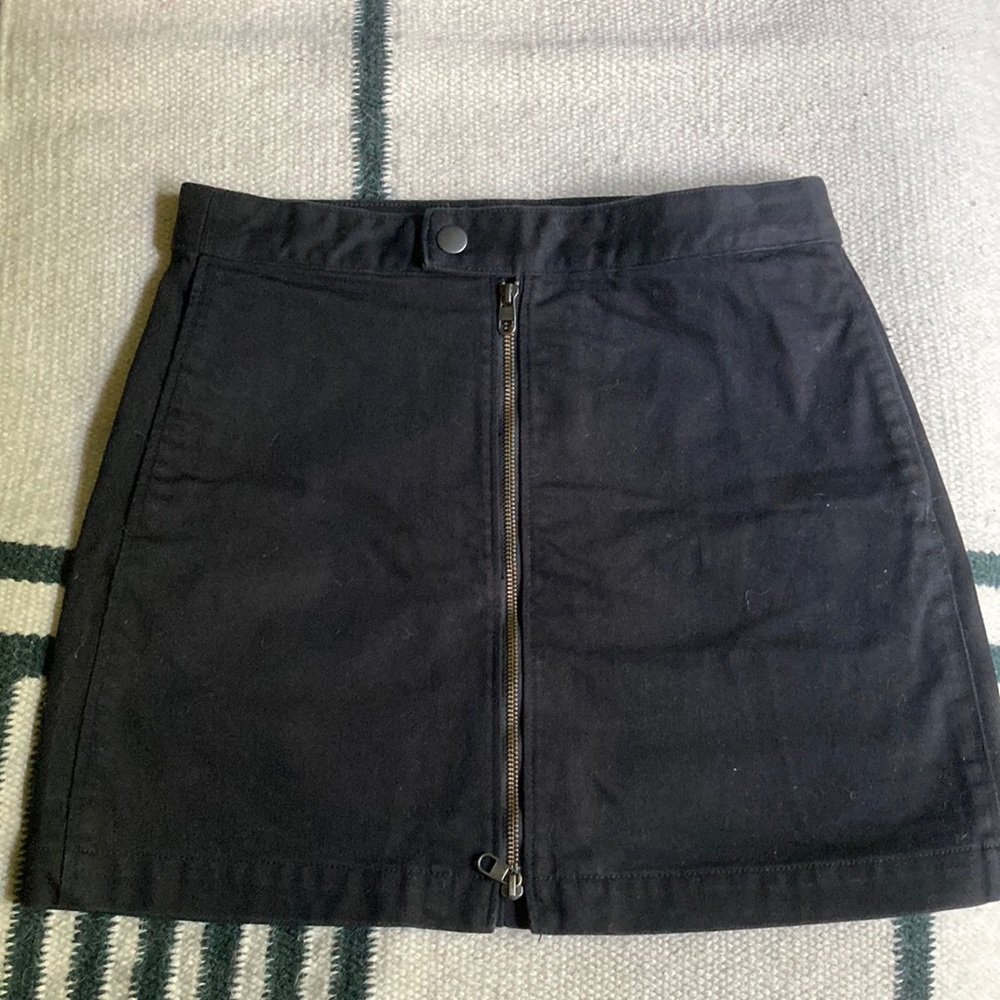 Uniqlo U zippered miniskirt with 2 pockets - size 10
